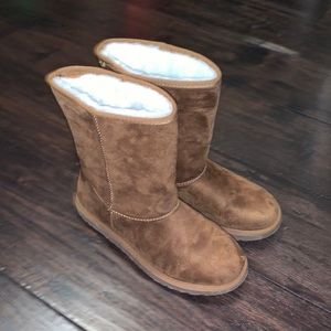 fuzzy winter boots
